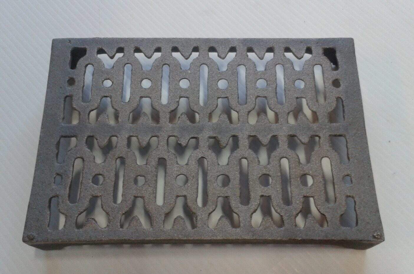 Vent 11- cast iron double brick size, reproduction of heritage vent, 226 x 153 x 37mm. Please contact us for current stock levels and orders $58 each