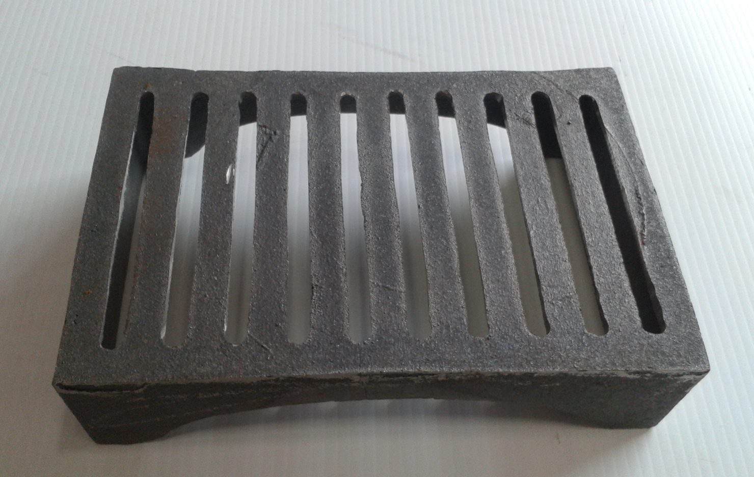 Vent 7- cast iron double brick size with grill pattern, reproduction of heritage vent 225x147x57mm. Please contact us for current stock levels and orders $58