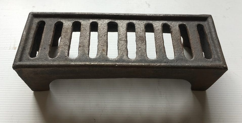 Vent no.15, single brick size cast iron wall vent with wide grill, reproduction of heritage vent 224 x 79mm Please contact us for current stock levels and orders. $43