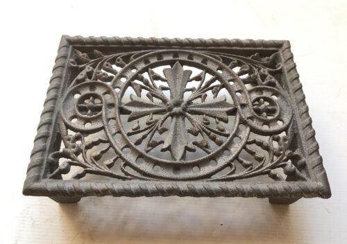Vent no.17, double brick size wall vent, cast iron reproduction of heritage vent, w 238 x h 165mm. Please contact us for current stock levels and orders. $110 each