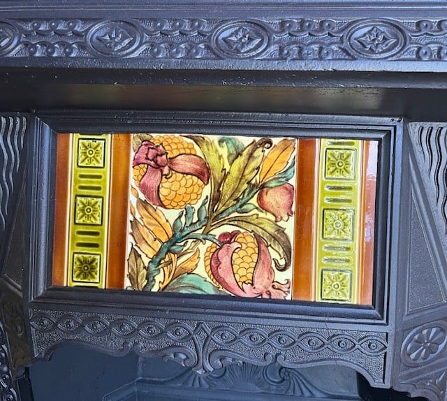 Original Victorian fireplace insert, fully restored cast iron. Late 1800s, unusual fine casting with original summer dress cover. Completed with stunning, rare hand painted feature tiles with pomegranates and foliage. Rich colours, and strong brushwork on the bold Aesthetic Period design. Possibly by Craven Dunnill / Godwin & Hewitt, UK. Selling as a complete set with the fireplace and original cast iron dress cover. H 965 x W 965mm - Image 4