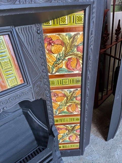 Original Victorian fireplace insert, fully restored cast iron. Late 1800s, unusual fine casting with original summer dress cover. Completed with stunning, rare hand painted feature tiles with pomegranates and foliage. Rich colours, and strong brushwork on the bold Aesthetic Period design. Possibly by Craven Dunnill / Godwin & Hewitt, UK. Selling as a complete set with the fireplace and original cast iron dress cover. H 965 x W 965mm - Image 3