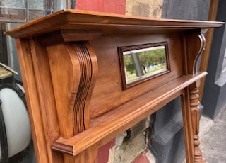 Edwardian polished timber mantel with pillared legs and bevelled mirror - Image 5