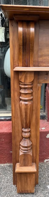 Edwardian polished timber mantel with pillared legs and bevelled mirror - Image 4