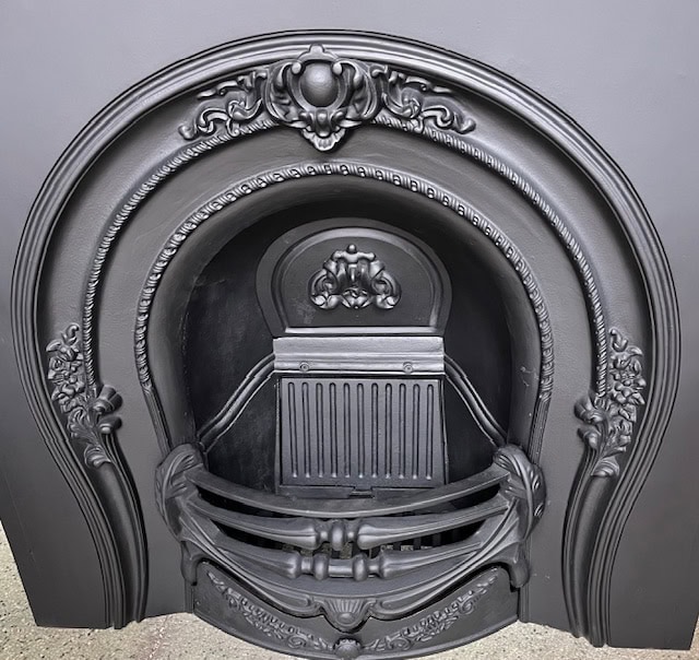 ON HOLD MARKArched French style cast iron insert, fully restored by Feds, 965 x 965mm - Image 2