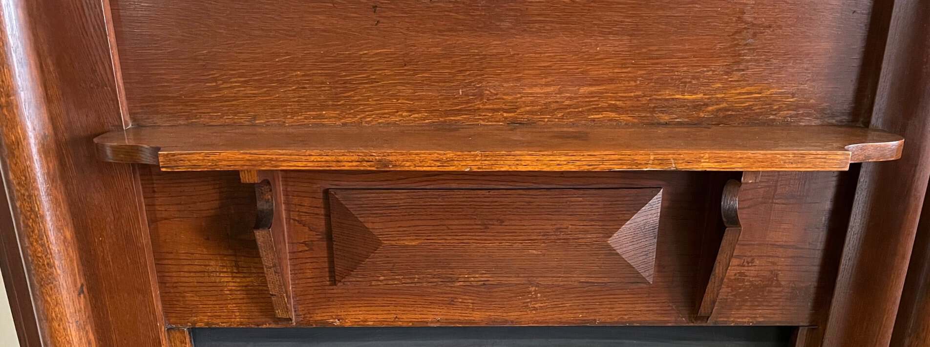 Classic oak polished pillared mantel with oval bevelled mirror - Image 2